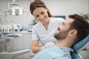 Имплантация зубов: медицинская процедура через призму человеческого отношения