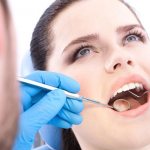 Какие процедуры входят в комплекс санации полости рта